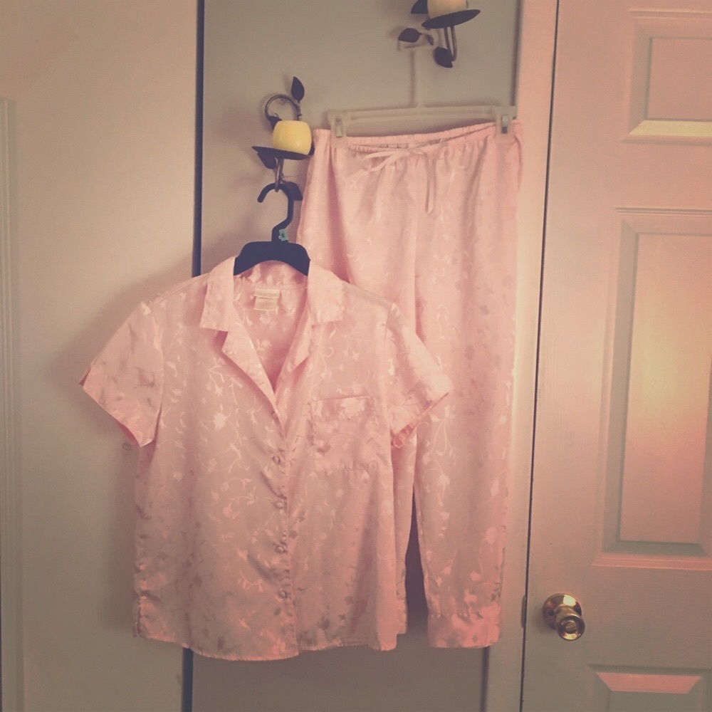 LUXURY 2 pc soft silky soft peach Like New condition High Quality pajama set